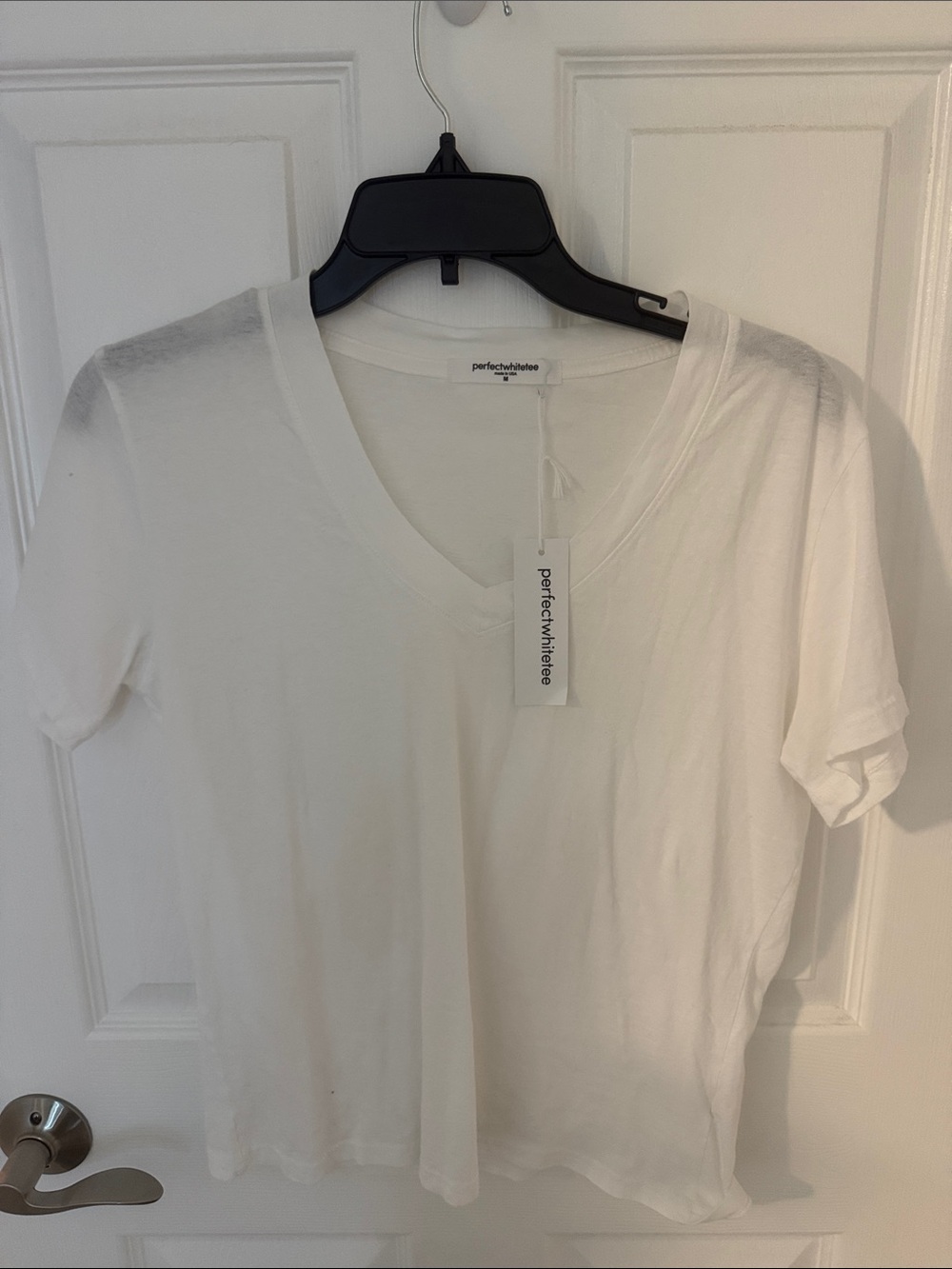 NWT perfect white tee short sleeve v neck t shirt M
